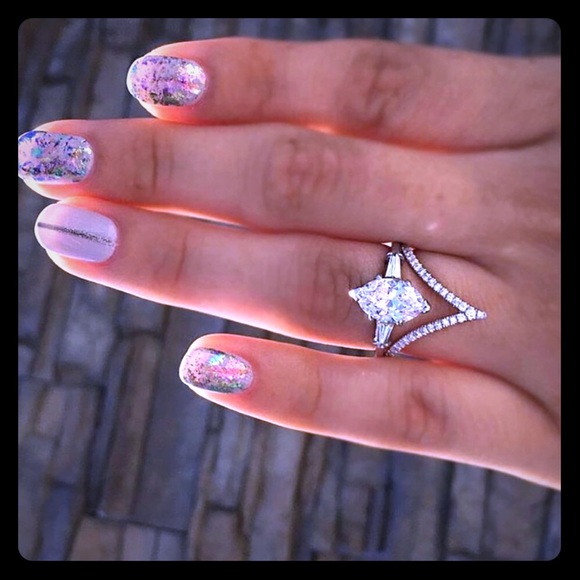 Boutique Jewelry - NEW MICRO INLAID ZIRCON LADIES RiNG